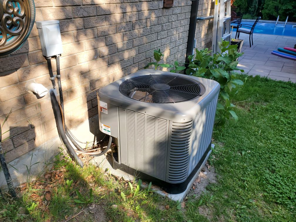 Ffdfbd F C Ccce - Markham Heating & HVAC, HVAC Contractor in York Regional Municipality - ON inspecting a residential furnace and airflow settings